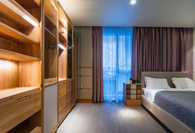 hotel-Room-Modular-wardrobes,-under-bed-storage-containers